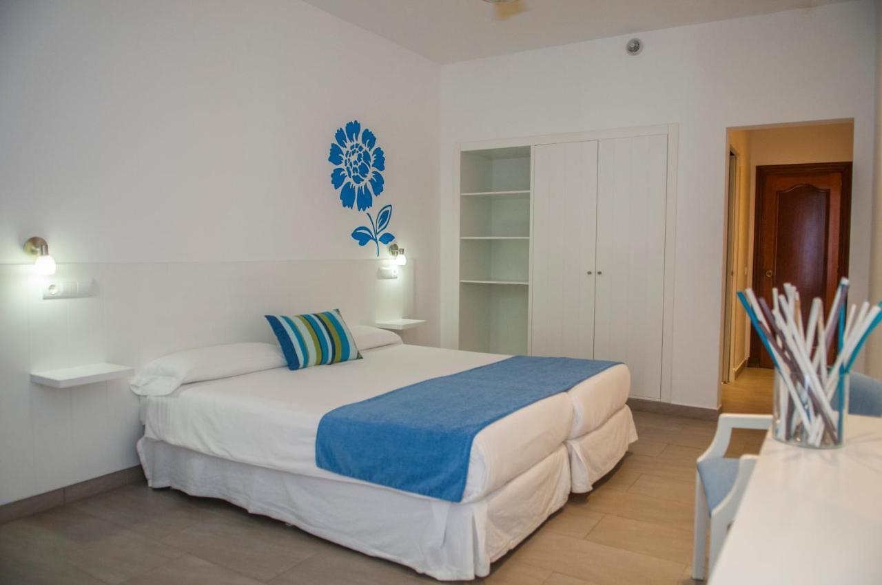Hostal Xuroy Cala Alcaufar 外观 照片