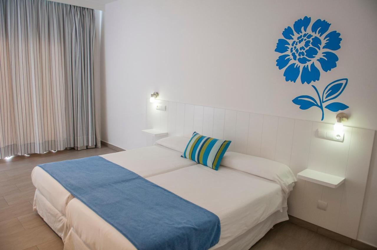 Hostal Xuroy Cala Alcaufar 外观 照片