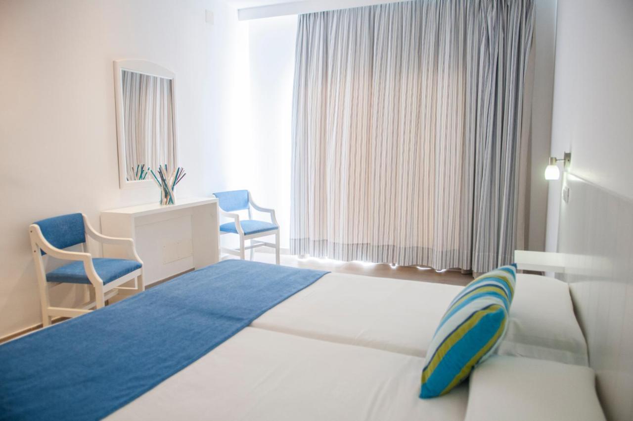 Hostal Xuroy Cala Alcaufar 外观 照片