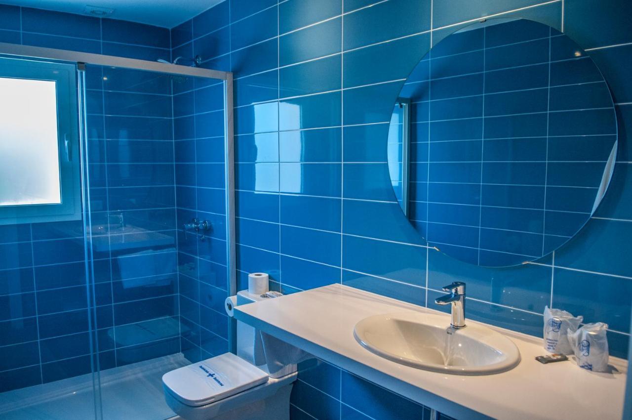 Hostal Xuroy Cala Alcaufar 外观 照片