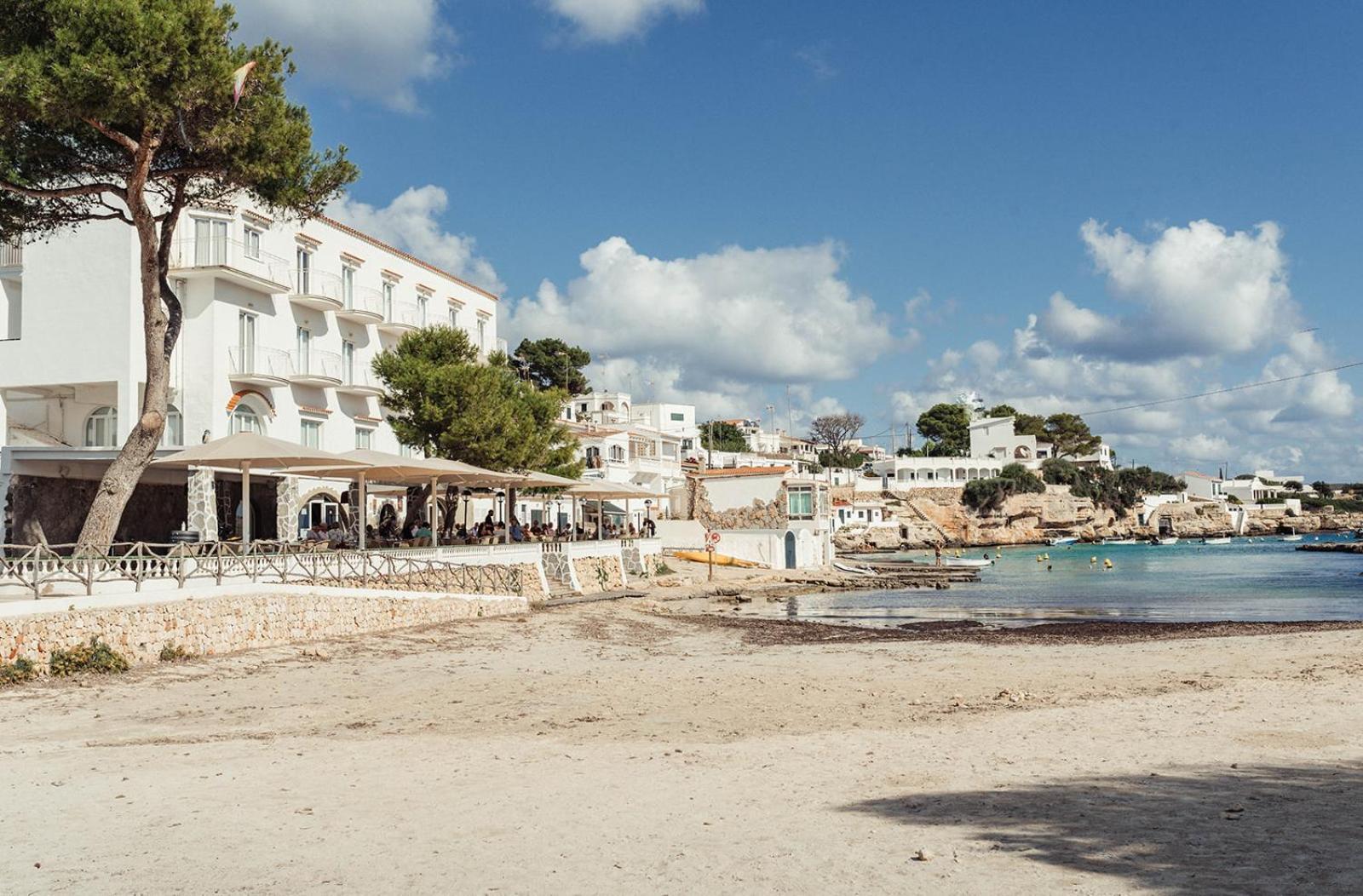 Hostal Xuroy Cala Alcaufar 外观 照片