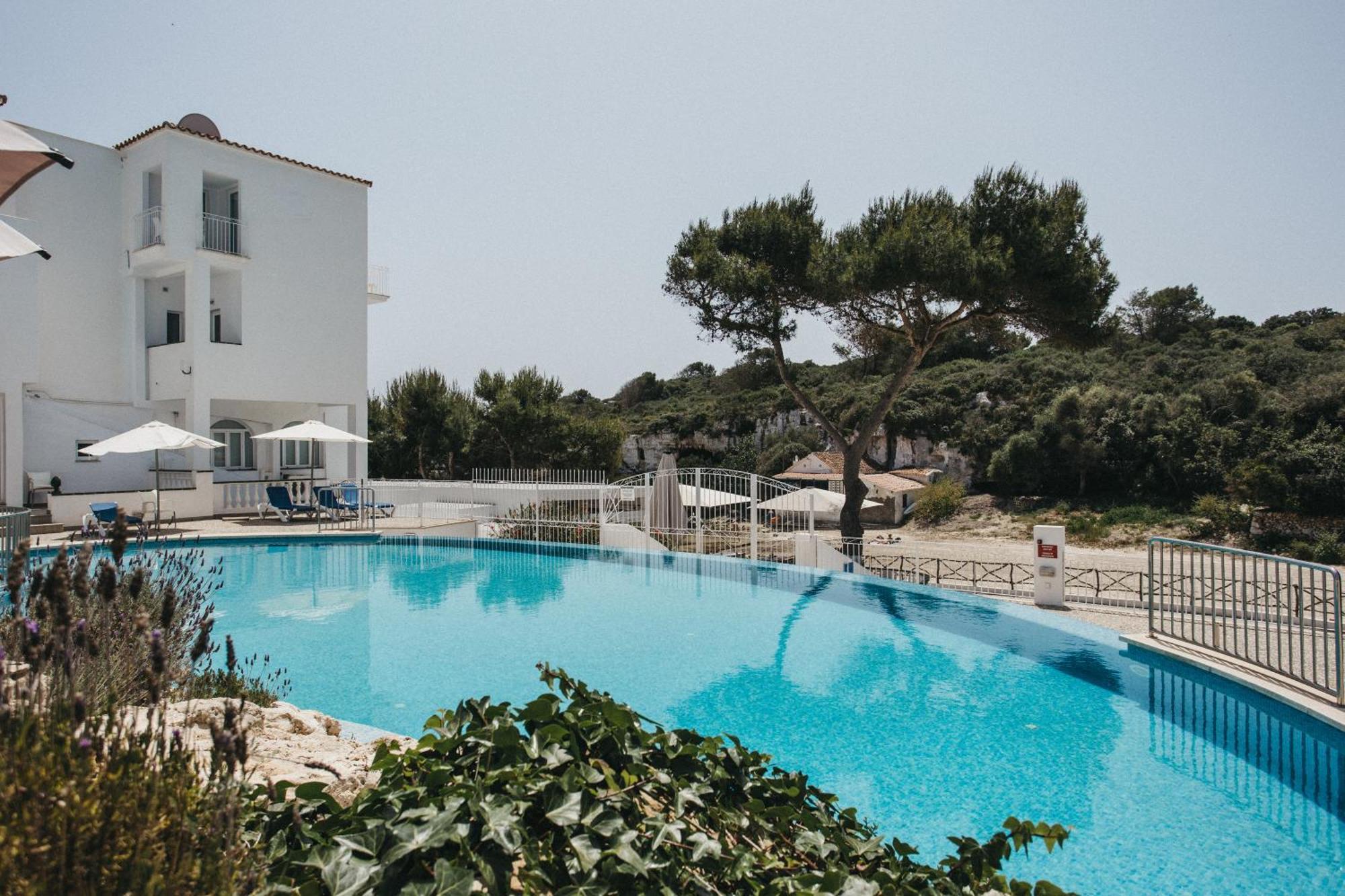 Hostal Xuroy Cala Alcaufar 外观 照片