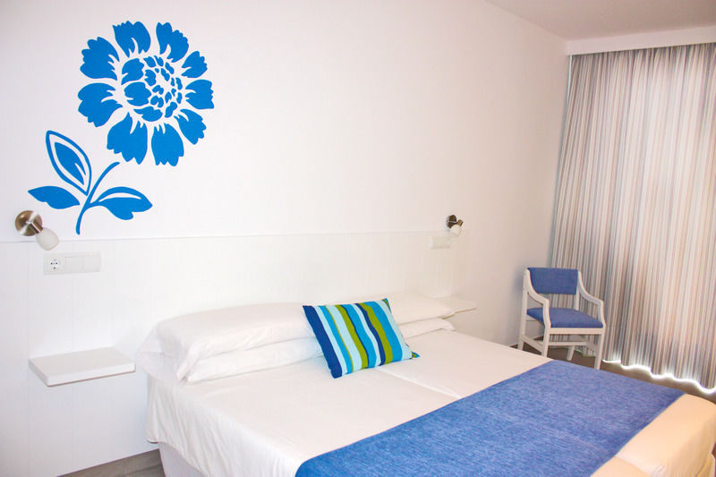 Hostal Xuroy Cala Alcaufar 外观 照片