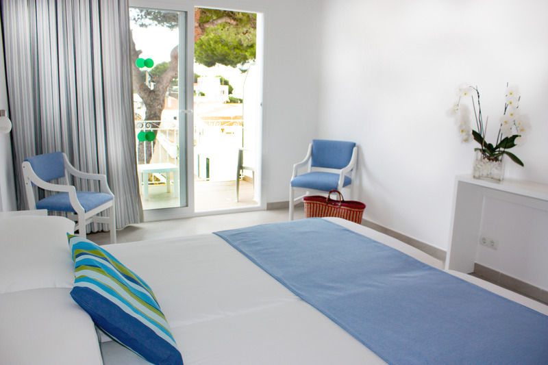 Hostal Xuroy Cala Alcaufar 外观 照片