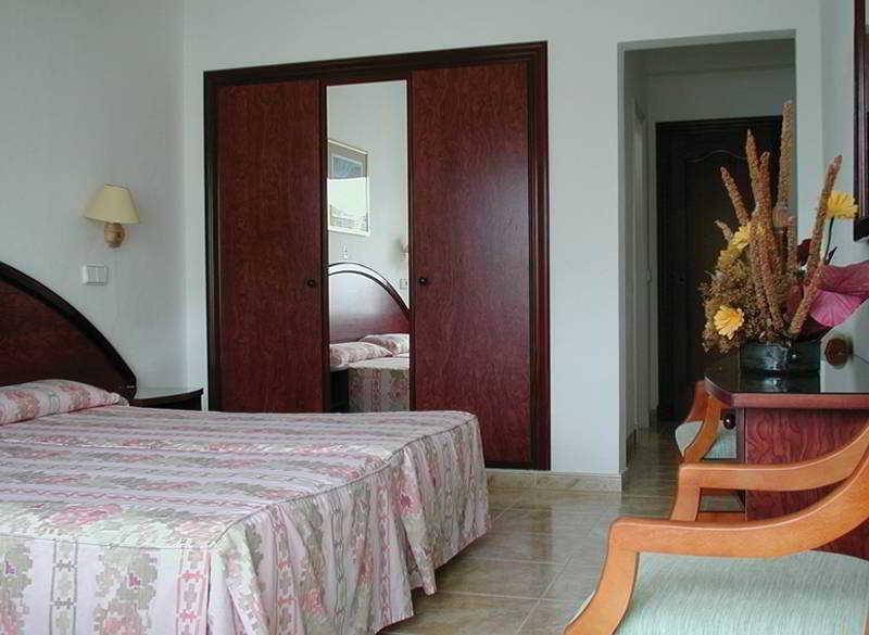 Hostal Xuroy Cala Alcaufar 外观 照片